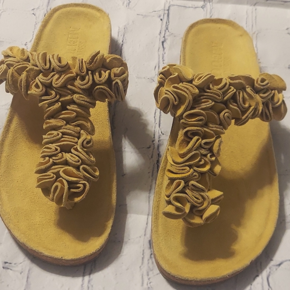 Size 5m Yellow Suede Sesto Meucci Sandals New in box